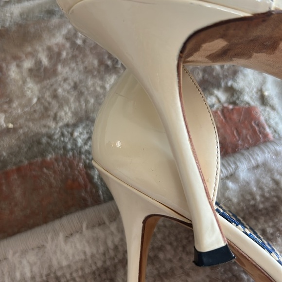 ⭐️Manolo Blahnik Patent Leather Open-Toe Heels⭐️ - Picture 9 of 9